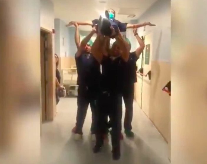VIDEO: Así viven los sanitarios la Semana Santa en el hospital