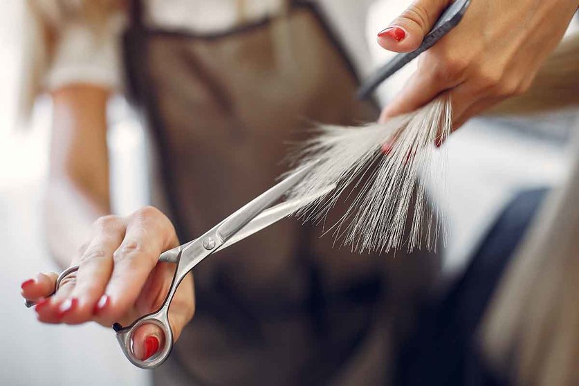 Los peluqueros DESACONSEJAN el corte de pelo en casa