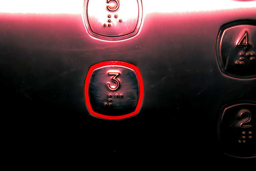 Este es el RIESGO de contraer COVID-19 en un ascensor